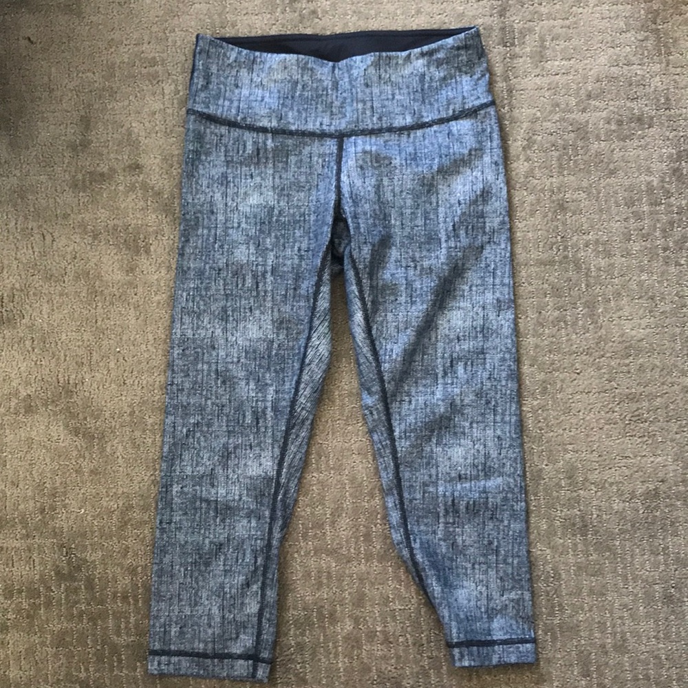 Lululemon crop pants. Barely worn!!